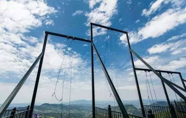 驚險(xiǎn)刺激的懸崖秋千你敢挑戰(zhàn)嗎？